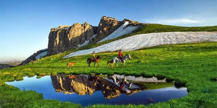 اسب سواری در کنار تالاب و کوه های ضحره ای دشت لپاسر 544543545