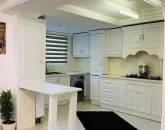 کابینت های سفید و لباسشویی آشپزخانه ویلا در شیرود
